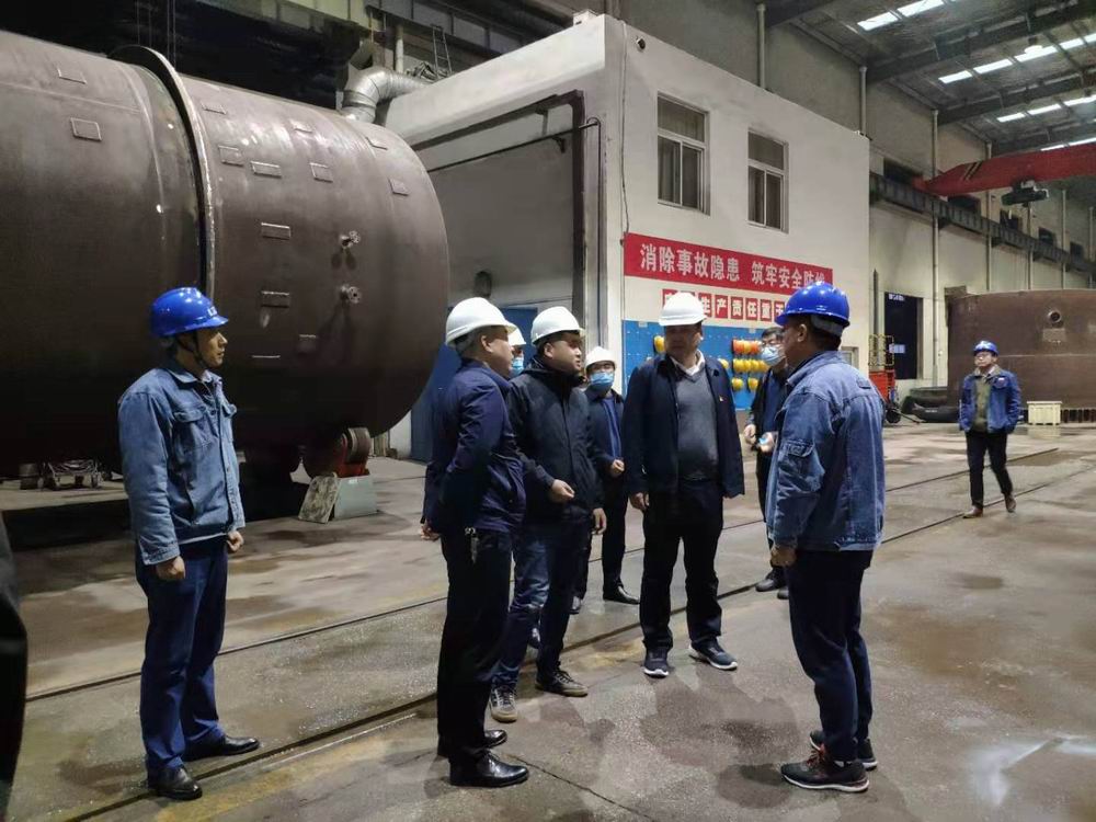 洛陽高新區(qū)副主任及環(huán)保局局長(zhǎng)一行7人蒞臨我公司指導(dǎo)工作